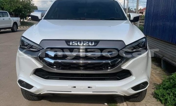 Buy Used Isuzu D–MAX White Car in Vientiane in Vientiane Province