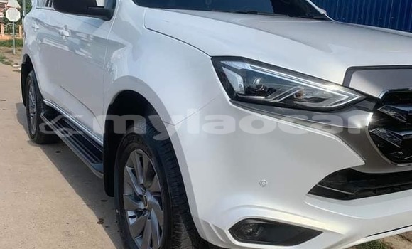 Buy Used Isuzu D–MAX White Car in Vientiane in Vientiane Province Buy Used Isuzu D–MAX White Car in Vientiane in Vientiane Province