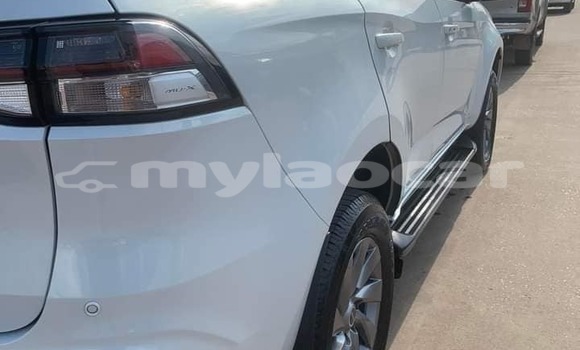 Buy Used Isuzu D–MAX White Car in Vientiane in Vientiane Province Buy Used Isuzu D–MAX White Car in Vientiane in Vientiane Province