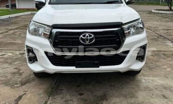 Buy Used Toyota Hilux White Car in Vientiane in Vientiane Province Buy Used Toyota Hilux White Car in Vientiane in Vientiane Province