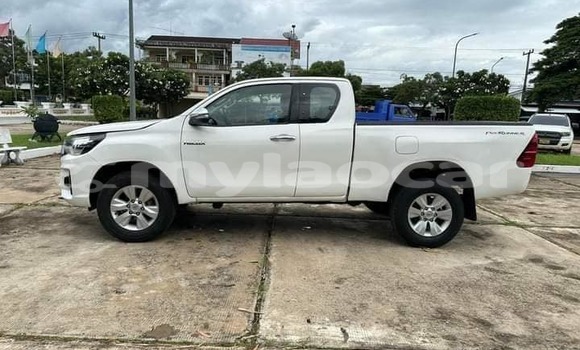 Buy Used Toyota Hilux White Car in Vientiane in Vientiane Province Buy Used Toyota Hilux White Car in Vientiane in Vientiane Province