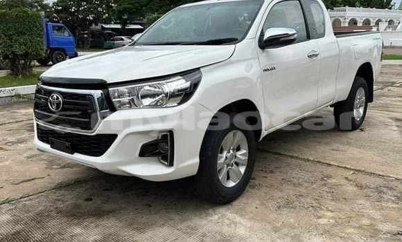 Buy Used Toyota Hilux White Car in Vientiane in Vientiane Province Buy Used Toyota Hilux White Car in Vientiane in Vientiane Province