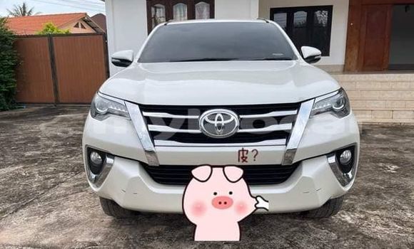 Buy Used Toyota Highlander White Car in Vientiane in Vientiane Province Buy Used Toyota Highlander White Car in Vientiane in Vientiane Province