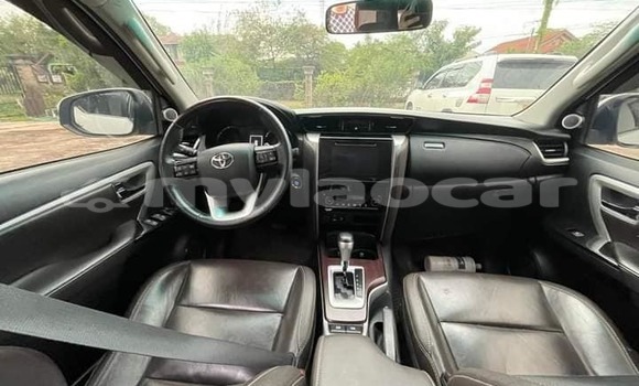 Buy Used Toyota Highlander White Car in Vientiane in Vientiane Province Buy Used Toyota Highlander White Car in Vientiane in Vientiane Province