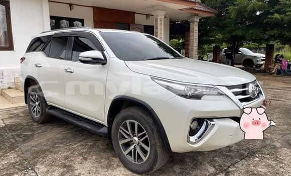 Buy Used Toyota Highlander White Car in Vientiane in Vientiane Province Buy Used Toyota Highlander White Car in Vientiane in Vientiane Province