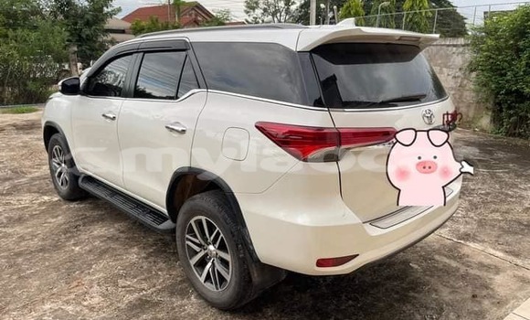 Buy Used Toyota Highlander White Car in Vientiane in Vientiane Province Buy Used Toyota Highlander White Car in Vientiane in Vientiane Province