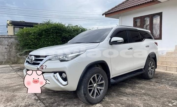 Buy Used Toyota Highlander White Car in Vientiane in Vientiane Province Buy Used Toyota Highlander White Car in Vientiane in Vientiane Province