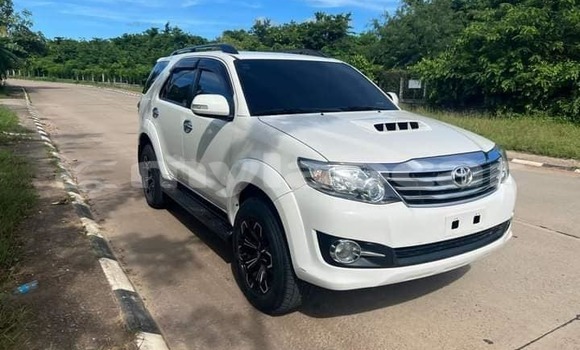 Buy Used Toyota Highlander White Car in Vientiane in Vientiane Province Buy Used Toyota Highlander White Car in Vientiane in Vientiane Province