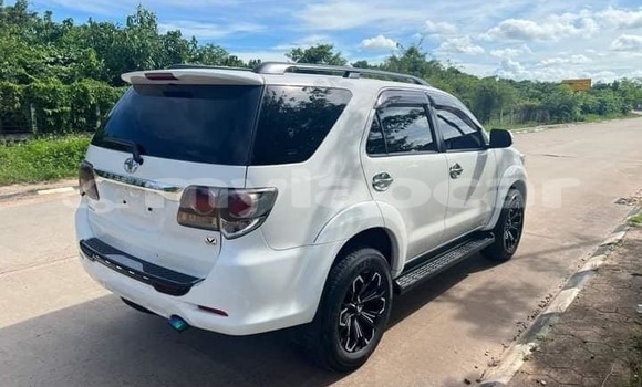 Buy Used Toyota Highlander White Car in Vientiane in Vientiane Province Buy Used Toyota Highlander White Car in Vientiane in Vientiane Province