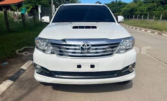 Buy Used Toyota Highlander White Car in Vientiane in Vientiane Province Buy Used Toyota Highlander White Car in Vientiane in Vientiane Province