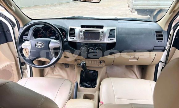 ຊື້ ໃຊ້ແລ້ວ Toyota Hilux White ລົດ ໃນ Vientiane ໃນ Vientiane Province ຊື້ ໃຊ້ແລ້ວ Toyota Hilux White ລົດ ໃນ Vientiane ໃນ Vientiane Province