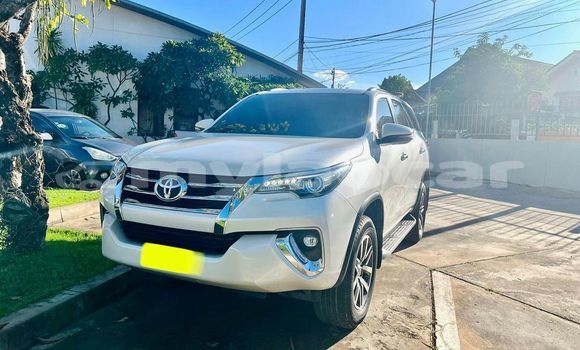 ຊື້ ໃຊ້ແລ້ວ Toyota Fortuner White ລົດ ໃນ Vientiane ໃນ Vientiane Province ຊື້ ໃຊ້ແລ້ວ Toyota Fortuner White ລົດ ໃນ Vientiane ໃນ Vientiane Province