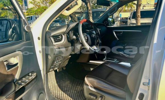 ຊື້ ໃຊ້ແລ້ວ Toyota Fortuner White ລົດ ໃນ Vientiane ໃນ Vientiane Province ຊື້ ໃຊ້ແລ້ວ Toyota Fortuner White ລົດ ໃນ Vientiane ໃນ Vientiane Province