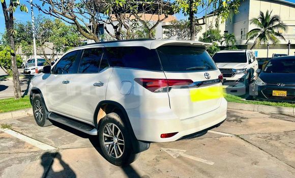 ຊື້ ໃຊ້ແລ້ວ Toyota Fortuner White ລົດ ໃນ Vientiane ໃນ Vientiane Province ຊື້ ໃຊ້ແລ້ວ Toyota Fortuner White ລົດ ໃນ Vientiane ໃນ Vientiane Province