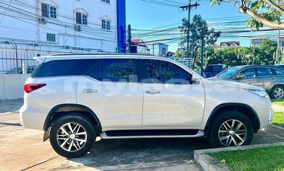 ຊື້ ໃຊ້ແລ້ວ Toyota Fortuner White ລົດ ໃນ Vientiane ໃນ Vientiane Province ຊື້ ໃຊ້ແລ້ວ Toyota Fortuner White ລົດ ໃນ Vientiane ໃນ Vientiane Province