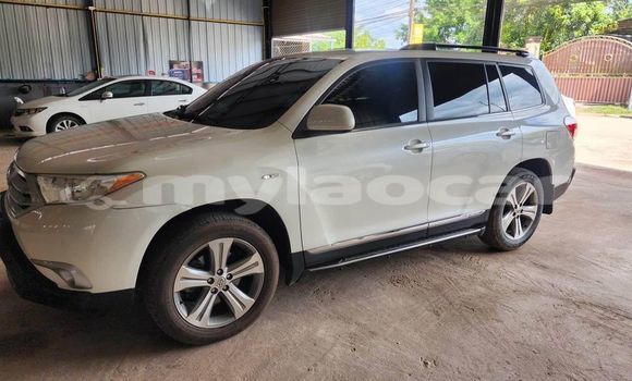 Buy Used Toyota Fortuner White Car in Vientiane in Vientiane Province Buy Used Toyota Fortuner White Car in Vientiane in Vientiane Province
