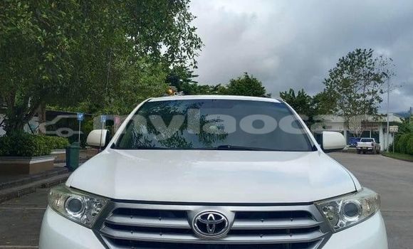 Buy Used Toyota Fortuner White Car in Vientiane in Vientiane Province Buy Used Toyota Fortuner White Car in Vientiane in Vientiane Province