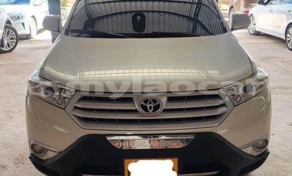 Buy Used Toyota Fortuner White Car in Vientiane in Vientiane Province Buy Used Toyota Fortuner White Car in Vientiane in Vientiane Province