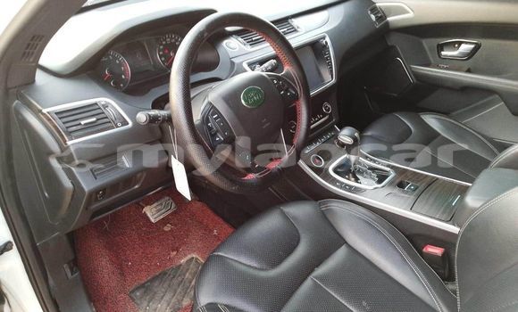 Buy Used Range Rover Range Rover White Car in Vientiane in Vientiane Province Buy Used Range Rover Range Rover White Car in Vientiane in Vientiane Province