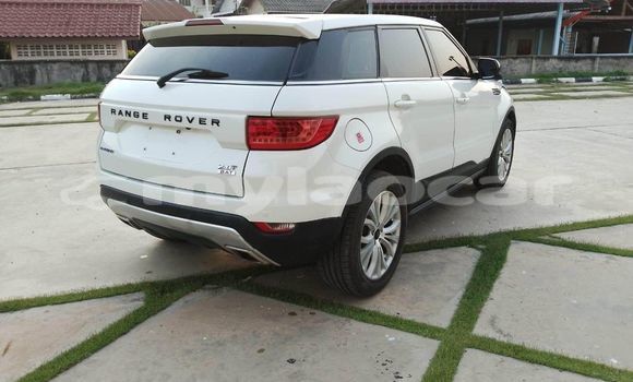 Buy Used Range Rover Range Rover White Car in Vientiane in Vientiane Province Buy Used Range Rover Range Rover White Car in Vientiane in Vientiane Province