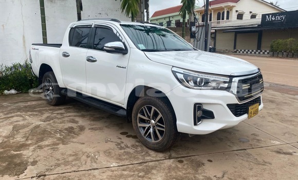Buy Used Toyota Hilux White Car in Vientiane in Vientiane Province Buy Used Toyota Hilux White Car in Vientiane in Vientiane Province