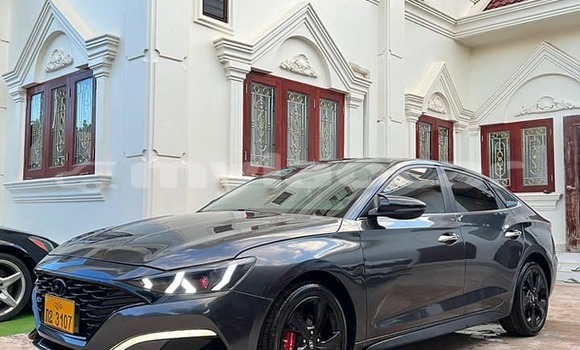 Buy Used Hyundai Lantra Black Car in Vientiane in Vientiane Province Buy Used Hyundai Lantra Black Car in Vientiane in Vientiane Province