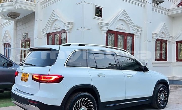 Buy Used Mercedes-Benz GLC White Car in Vientiane in Vientiane Province Buy Used Mercedes-Benz GLC White Car in Vientiane in Vientiane Province