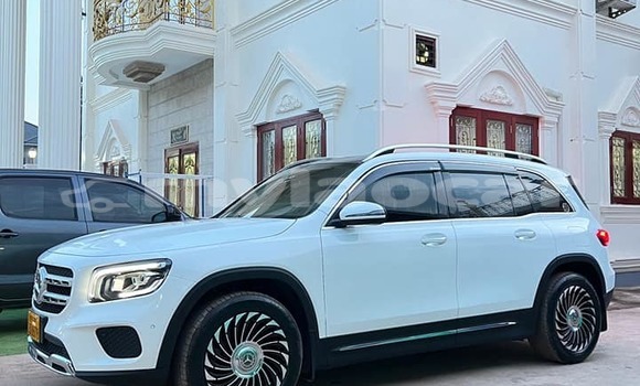 Buy Used Mercedes-Benz GLC White Car in Vientiane in Vientiane Province Buy Used Mercedes-Benz GLC White Car in Vientiane in Vientiane Province