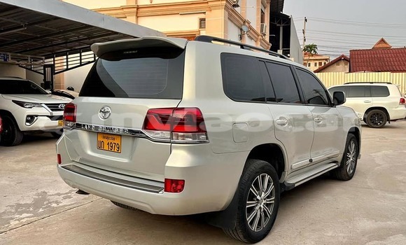 Buy Used Toyota Land Cruiser Other Car in Vientiane in Vientiane Province Buy Used Toyota Land Cruiser Other Car in Vientiane in Vientiane Province