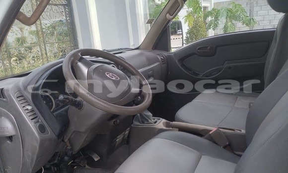 Buy Used Hyundai H200 White Truck in Vientiane in Vientiane Province Buy Used Hyundai H200 White Truck in Vientiane in Vientiane Province