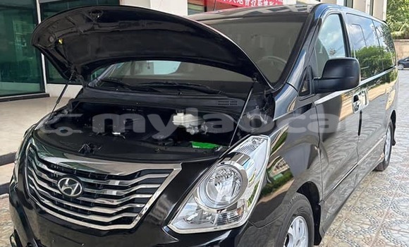 Buy Used Hyundai H1 Black Car in Vientiane in Vientiane Province Buy Used Hyundai H1 Black Car in Vientiane in Vientiane Province