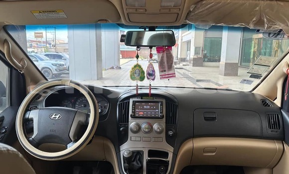 Buy Used Hyundai H1 Black Car in Vientiane in Vientiane Province Buy Used Hyundai H1 Black Car in Vientiane in Vientiane Province