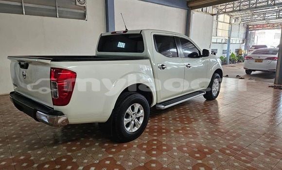 Buy Used Toyota Hilux White Car in Vientiane in Vientiane Province Buy Used Toyota Hilux White Car in Vientiane in Vientiane Province