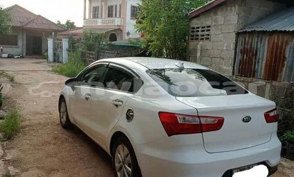 Buy Used Kia Sorento White Car in Vientiane in Vientiane Province Buy Used Kia Sorento White Car in Vientiane in Vientiane Province