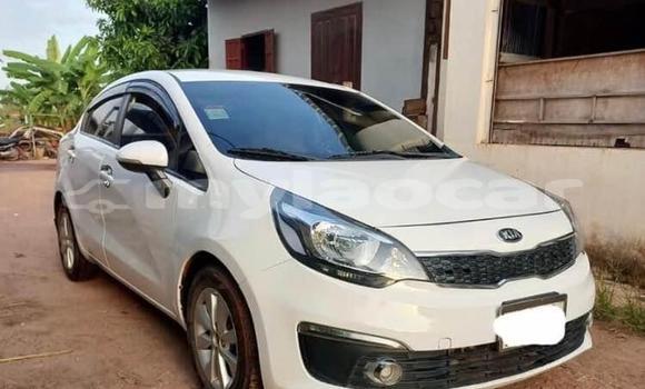 Buy Used Kia Sorento White Car in Vientiane in Vientiane Province Buy Used Kia Sorento White Car in Vientiane in Vientiane Province