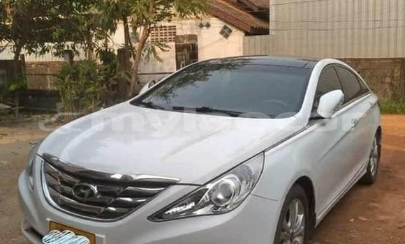 Buy Used Hyundai Sonata White Car in Vientiane in Vientiane Province Buy Used Hyundai Sonata White Car in Vientiane in Vientiane Province