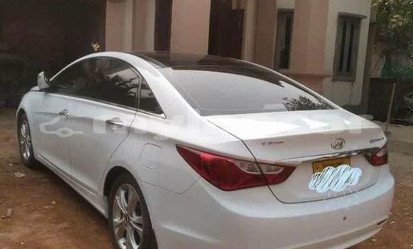 Buy Used Hyundai Sonata White Car in Vientiane in Vientiane Province Buy Used Hyundai Sonata White Car in Vientiane in Vientiane Province