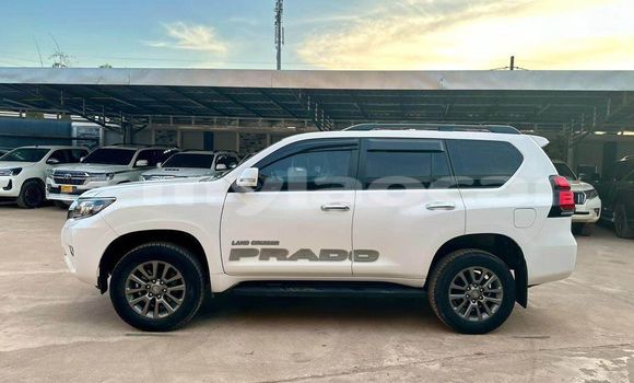Buy Used Toyota Land Cruiser Prado White Car in Vientiane in Vientiane Province Buy Used Toyota Land Cruiser Prado White Car in Vientiane in Vientiane Province