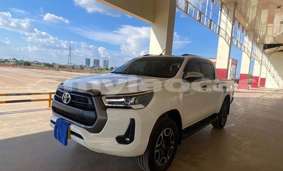 Buy Used Toyota Hiluxe Revo White Car in Vientiane in Vientiane Province Buy Used Toyota Hiluxe Revo White Car in Vientiane in Vientiane Province