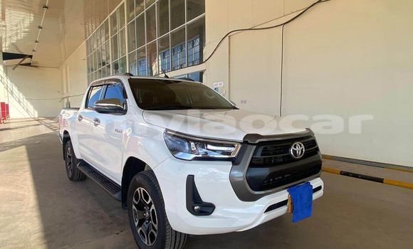 Buy Used Toyota Hiluxe Revo White Car in Vientiane in Vientiane Province Buy Used Toyota Hiluxe Revo White Car in Vientiane in Vientiane Province