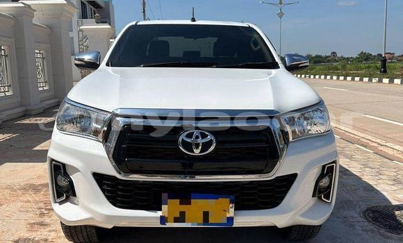 Buy Used Toyota Hiluxe Revo White Car in Vientiane in Vientiane Province Buy Used Toyota Hiluxe Revo White Car in Vientiane in Vientiane Province