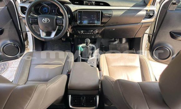 Buy Used Toyota Hiluxe Revo White Car in Vientiane in Vientiane Province Buy Used Toyota Hiluxe Revo White Car in Vientiane in Vientiane Province