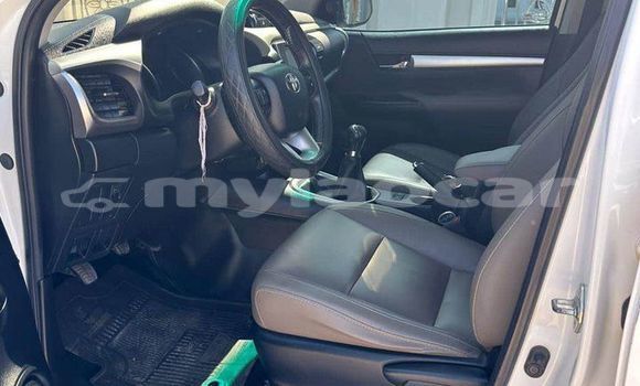 Buy Used Toyota Hiluxe Revo White Car in Vientiane in Vientiane Province Buy Used Toyota Hiluxe Revo White Car in Vientiane in Vientiane Province