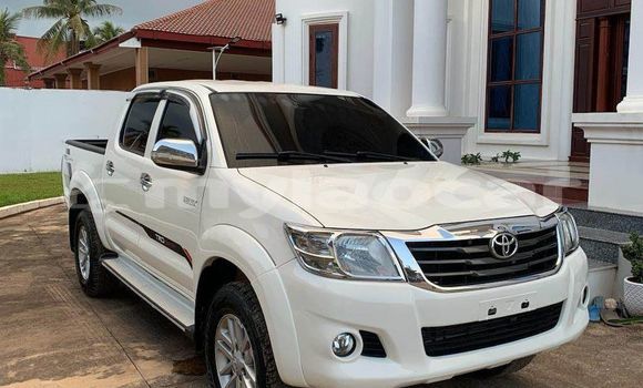 Buy Used Toyota Hiluxe VIGO White Car in Vientiane in Vientiane Province Buy Used Toyota Hiluxe VIGO White Car in Vientiane in Vientiane Province