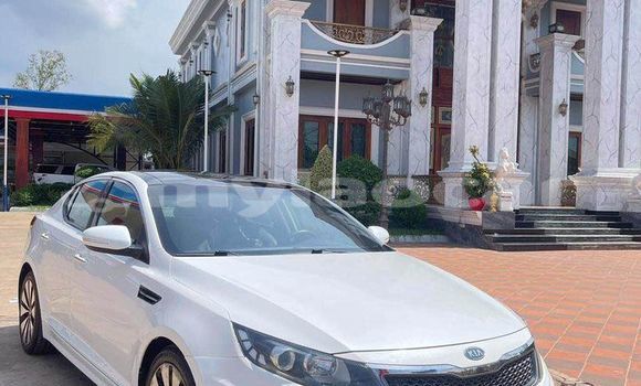 Buy Used Kia K5 White Car in Vientiane in Vientiane Province Buy Used Kia K5 White Car in Vientiane in Vientiane Province