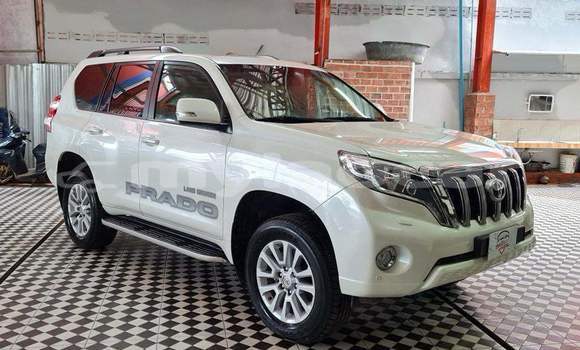 Buy Used Toyota Land Cruiser Prado White Car in Vientiane in Vientiane Province Buy Used Toyota Land Cruiser Prado White Car in Vientiane in Vientiane Province