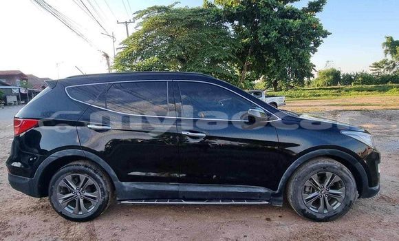 Buy Used Hyundai Santa Fe Black Car in Vientiane in Vientiane Province Buy Used Hyundai Santa Fe Black Car in Vientiane in Vientiane Province