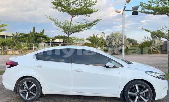 Buy Used Kia Cerato White Car in Vientiane in Vientiane Province Buy Used Kia Cerato White Car in Vientiane in Vientiane Province