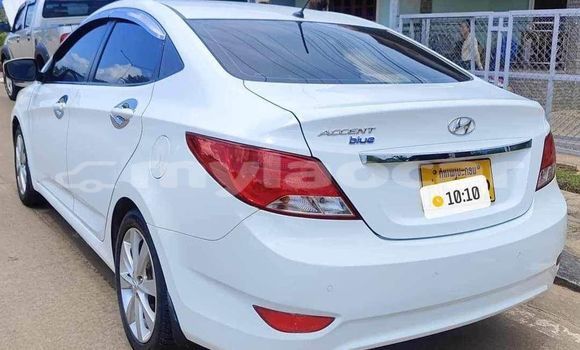 Buy Used Hyundai Accent White Car in Vientiane in Vientiane Province Buy Used Hyundai Accent White Car in Vientiane in Vientiane Province