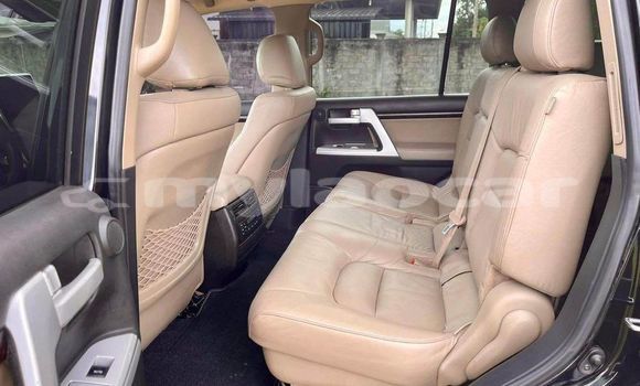 Buy Used Toyota Land Cruiser Black Car in Vientiane in Vientiane Province Buy Used Toyota Land Cruiser Black Car in Vientiane in Vientiane Province